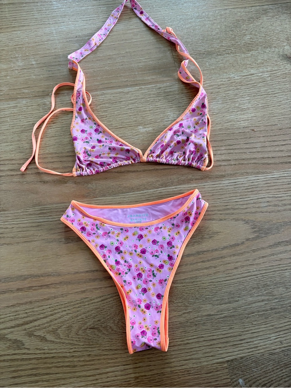 Frankie’s bikinis set